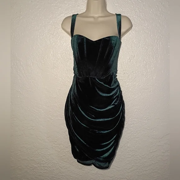 Moalluom Green Velvet Mini Dress - Picture 3 of 7